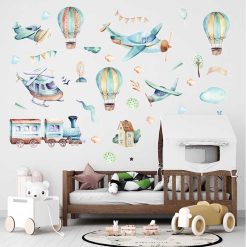 otroška stenska nalepka z motivom letal in balonov