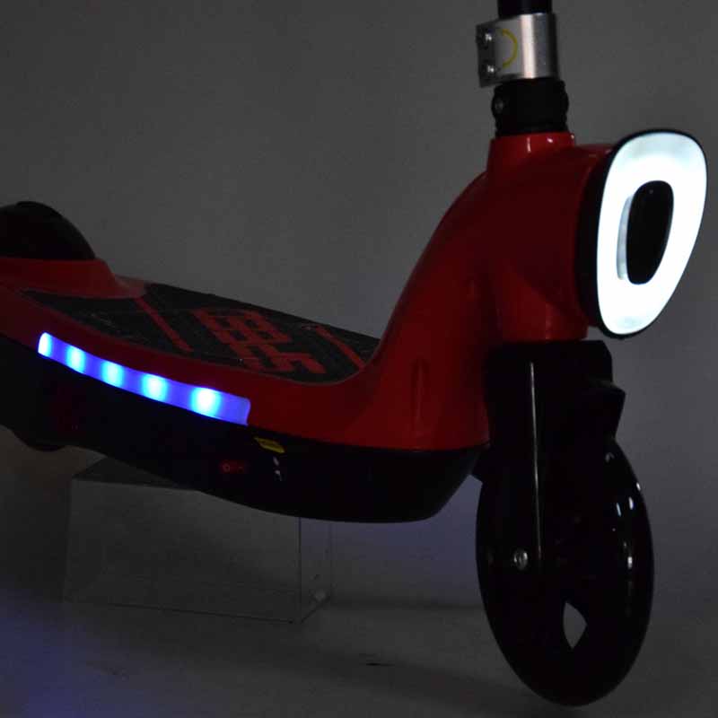 električni otroški skiro z led osvetlitvijo
